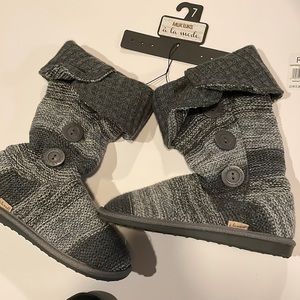 NWT Mukluk boots 7